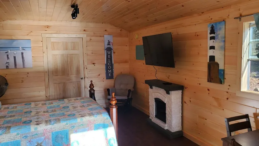 Ship Harbor Cabin - Image 1