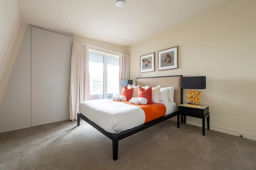 Chigwell 1BR Study Escape CHCL F9 - Image 1