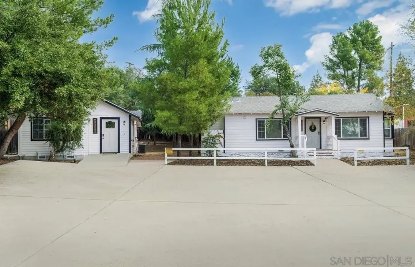 Private Cottage Home Pet friendly Sleeps 6 - Image 1