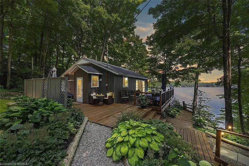 3 BR Lakefront Beach Retreat; Hot Tub, Fire Pits! - Image 1