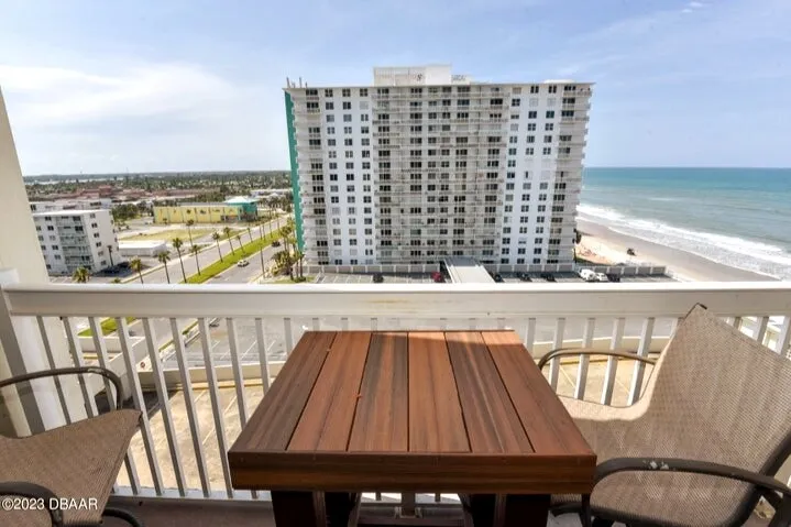 Oceanside Oasis w/full kitchen - Image 1