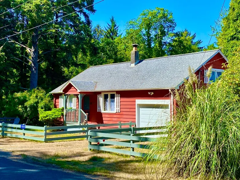 Ocean Park Beach Cottage - Image 1