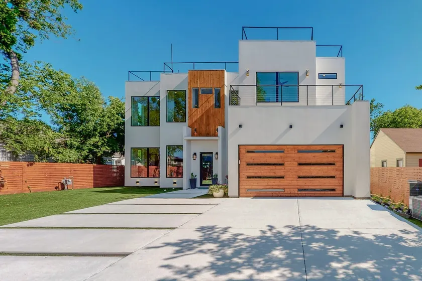 Large Contemporary 5 BR Home - Image 1