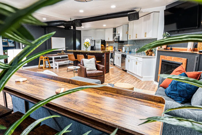 Downtown Escape | 2 Masters + Theater + Sleeps 14 - Image 1