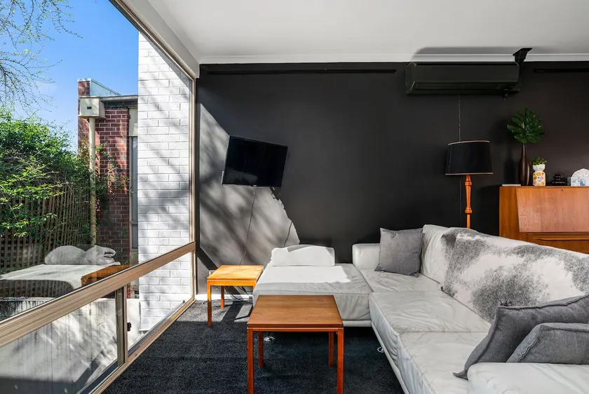 Halifax Muse Pet Friendly Townhouse - Image 1