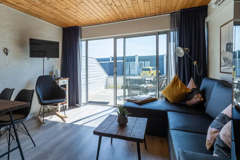 Beachfront apartment - Image 1
