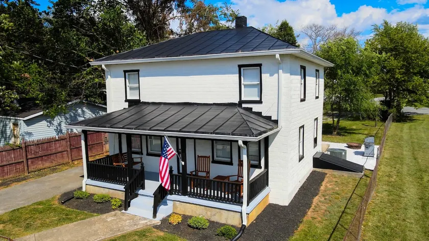 1939 Four Bed Rustic Escape by Casino - Image 1
