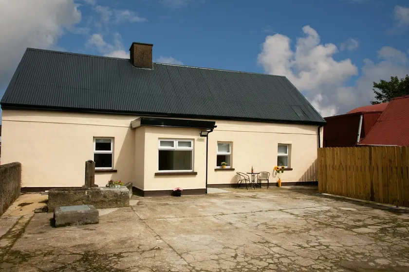 Power's Cottage - Image 1