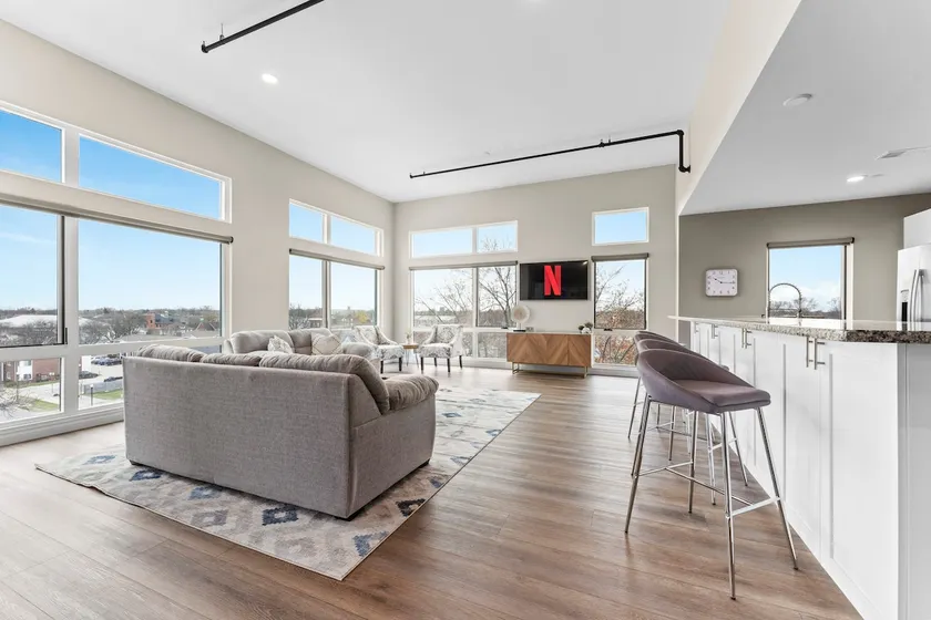 4 Bed Penthouse Downtown, Pool, Gym, 2 Balconies - Image 1