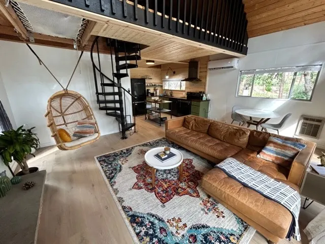 Silver King Cabin - Image 1