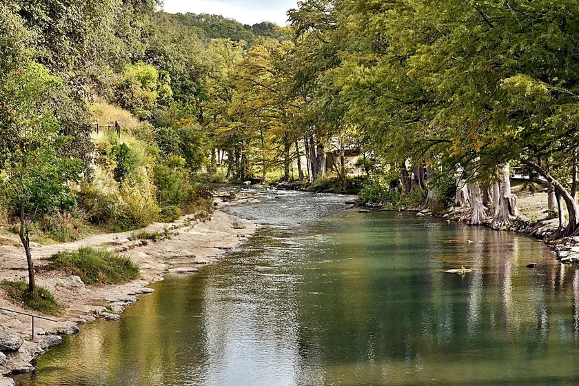 Simply Irresistible, Family & Pet Friendly, 5 Minutes to Lake & River - Image 1