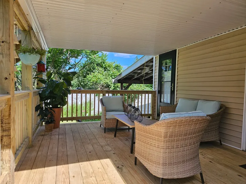 Luna Manor - Image 1