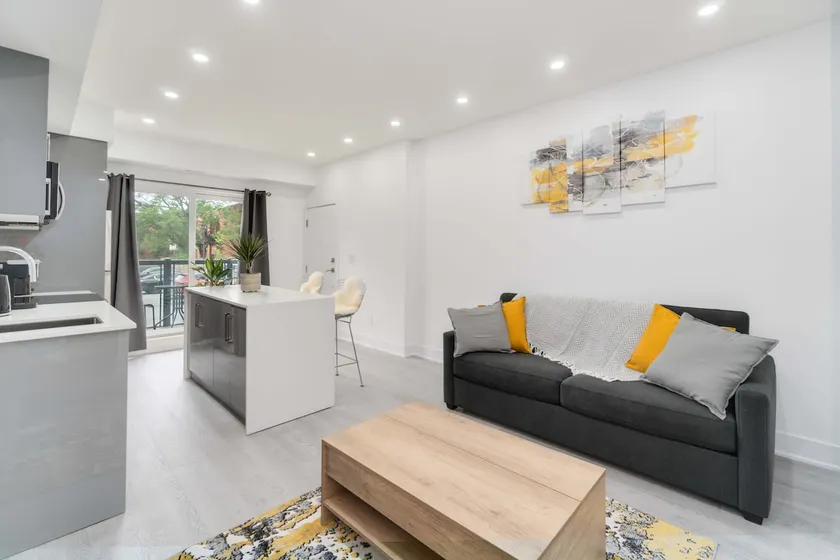 Luxury New Condo By Niagara Falls - Image 1