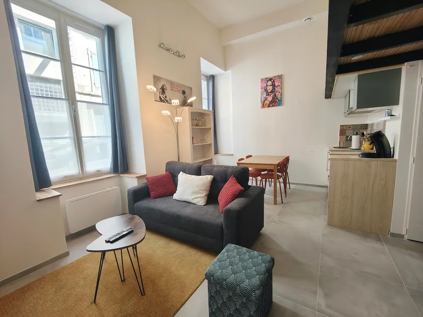 Refurbished one-bedroom apartment - 10 min from the train station on foot - Image 1