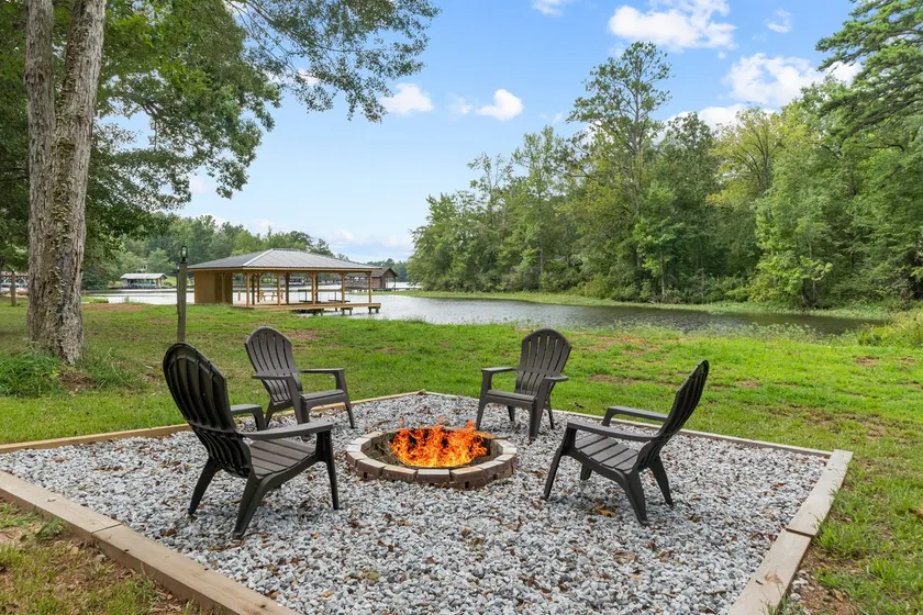 Serenity Cove, sleeps 6, new dock, fire pit + more - Image 1