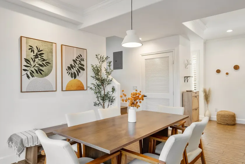 Cozy Aesthetic Space For Groups Near DTLA - Image 1