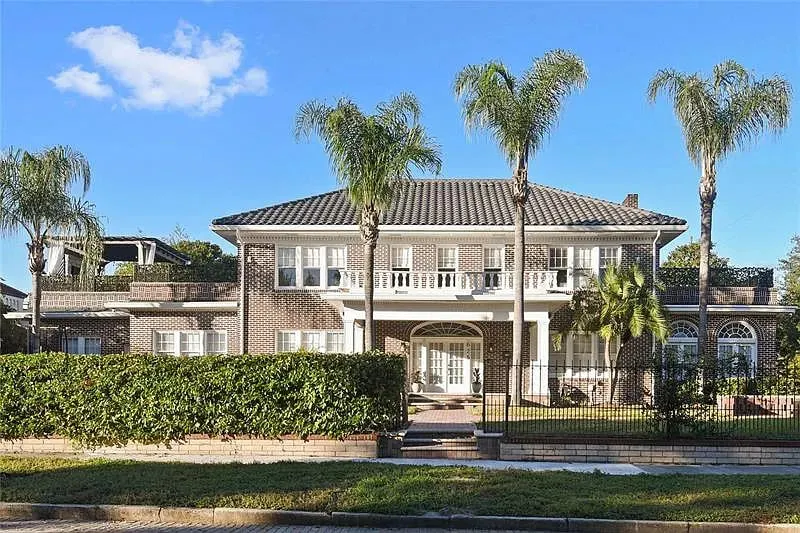 Downtown Orlando Mansion w Rooftop Deck Sleep 14 - Image 1