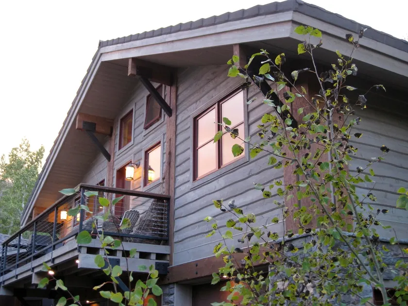 2BD+Loft Mountainside Guesthouse—Amazing Location! - Image 1