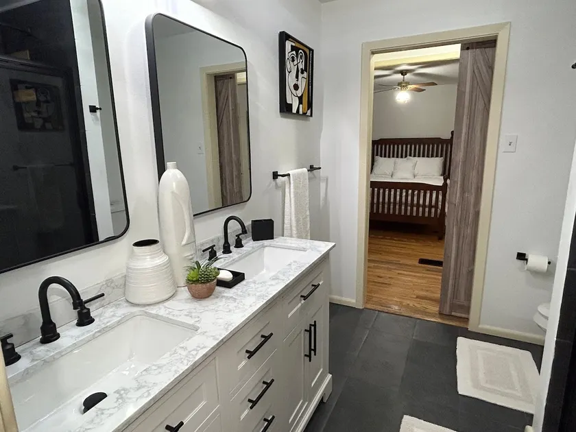 Pet friendly Spacious, modern, best location - Image 1