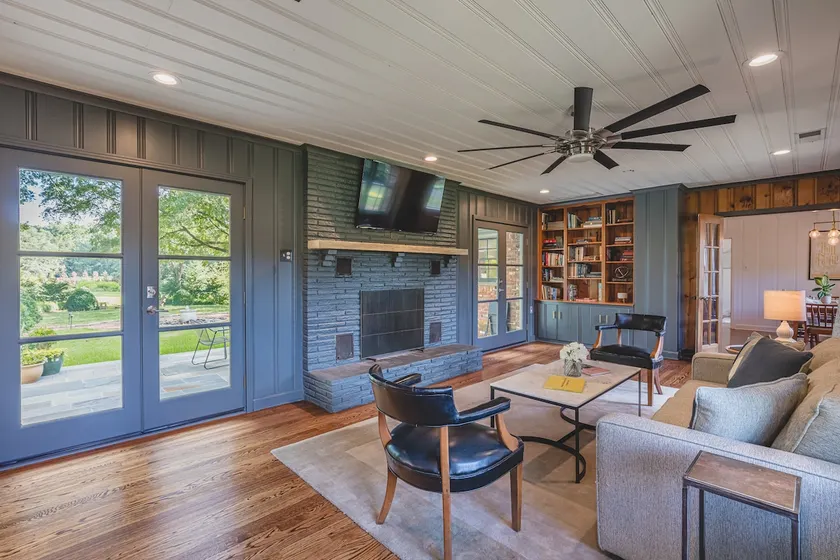 *Luxury 4 bed KING ABODE central & FREE parking* - Image 1