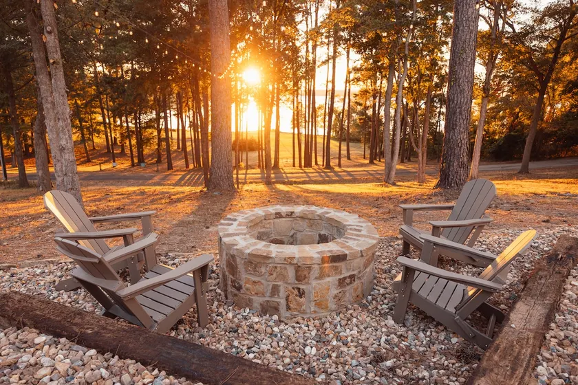 Sunnyside Cabin – Double Master Ensuites Lakefront - Image 1