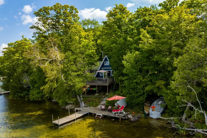 A-frame Cottage Lakeside, Charleston lake - Image 1