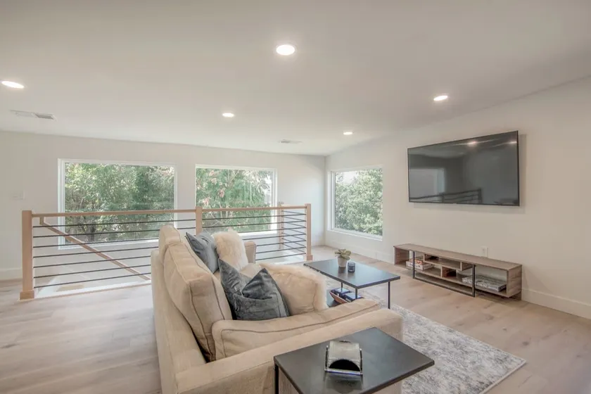 Sunflower Suite Modern Loft with Skyline Views - Image 1