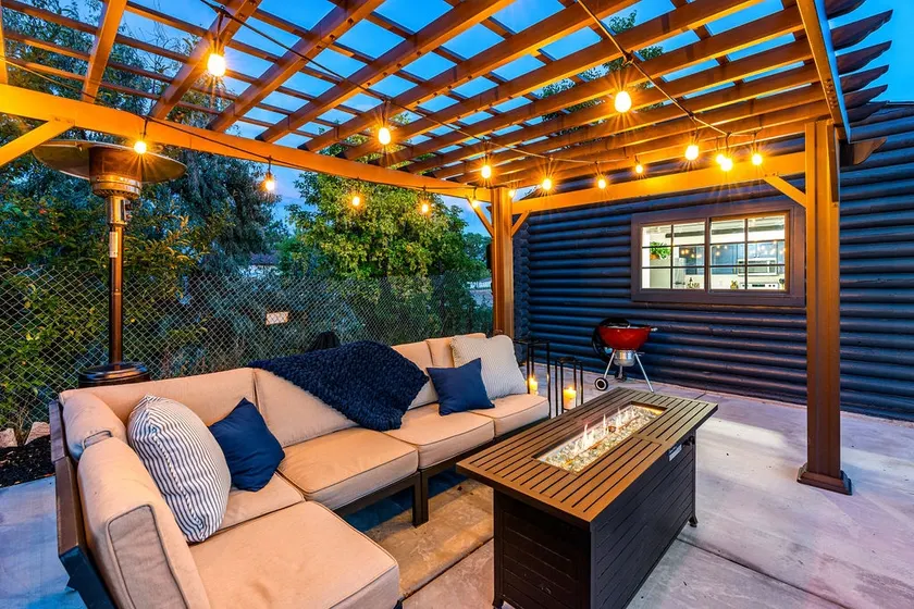 The Cozy Cabin: Riverton Retreat - Image 1