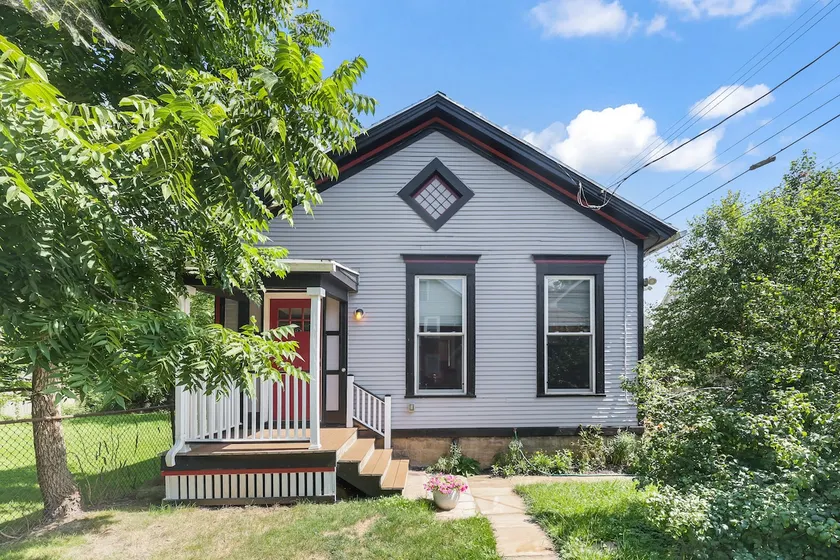 Adorable West Side Cottage-Free Parking! - Image 1