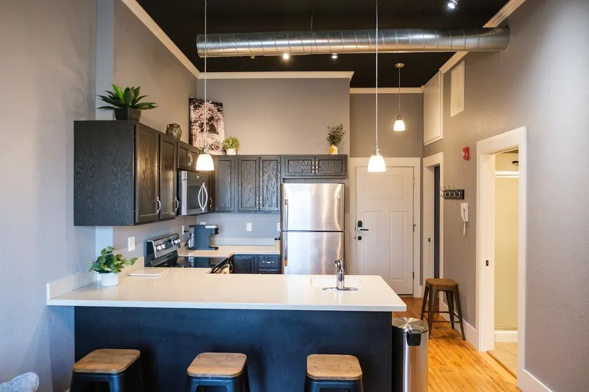 Local Discounts!-Trendy Loft In Downtown Newark - Image 1