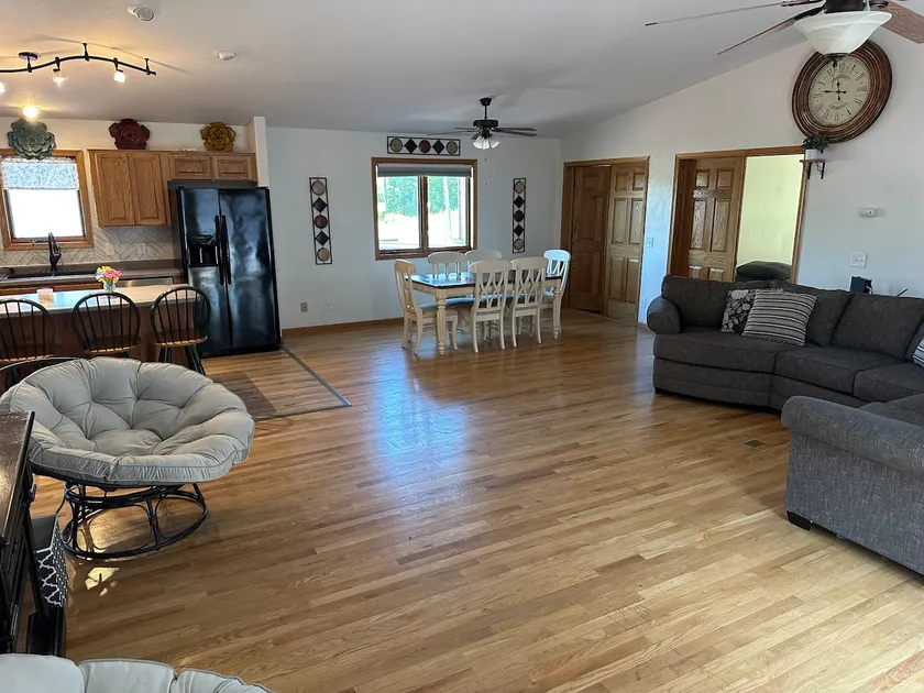 Private home,accessible,parking - Image 1