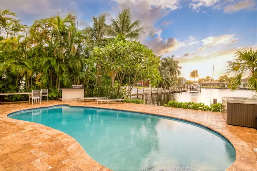 2 King Suites, Pool & Shuffleboard, Dock Access! - Image 1