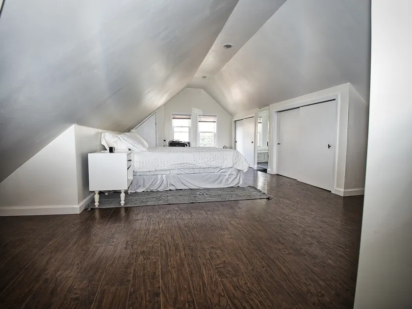 Comfy 3rd Floor Studio Near NYC - Image 1