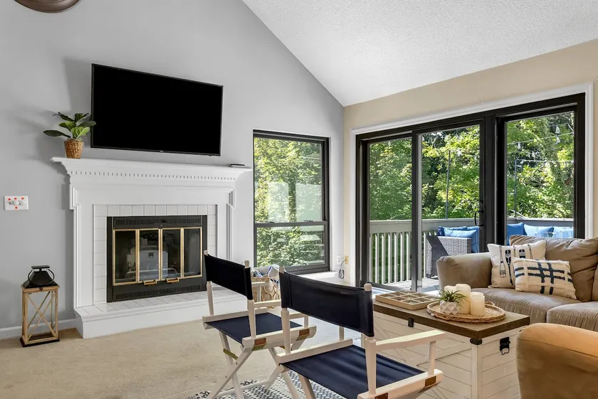 * Keowee Key* Lake* Fireplace*Golf*Tennis*Gym* - Image 1