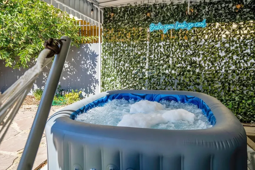 Modern Pop Art getaway in Long Beach - Image 1