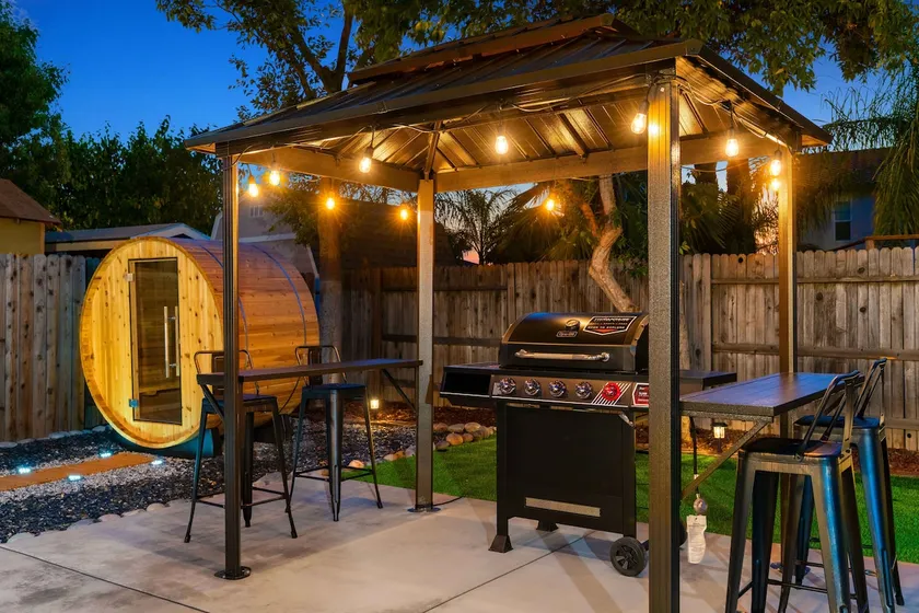 Lux Stay w/ Sauna, BBQ, Firepit, Outdoor Dining, Air Hockey Close to Hard Rock ! - Image 1