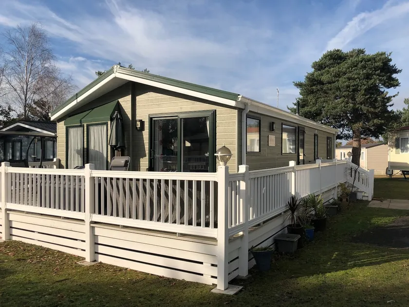 Daisy Retreat - Image 1