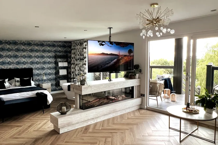 Loudoun Mains Luxury Lodges - Image 1