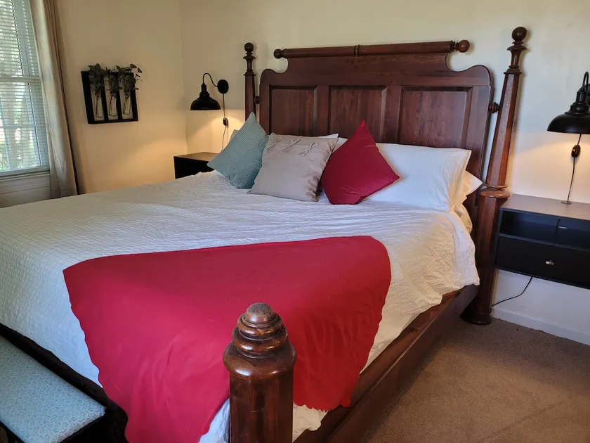 Pecan Grove Cottage - Image 1