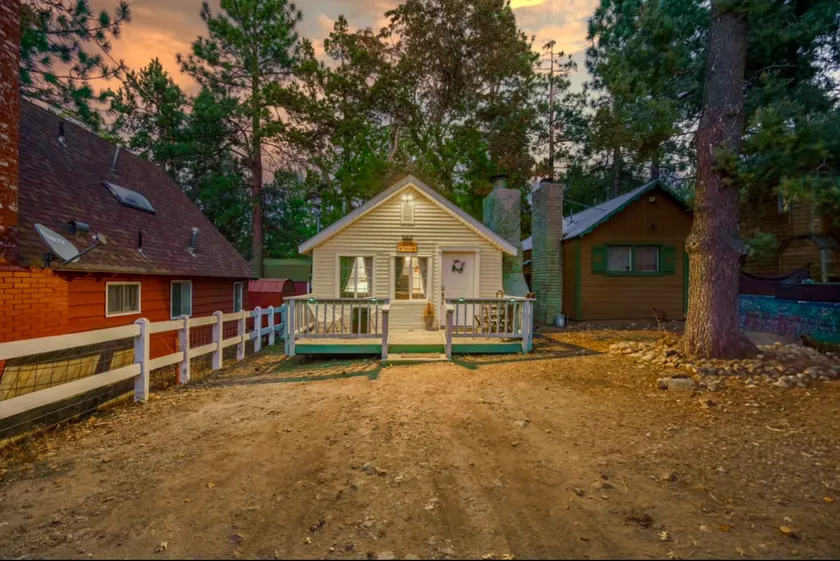 Pet-friendly Woodland Escape - Sugar Pine Hollow - Image 1