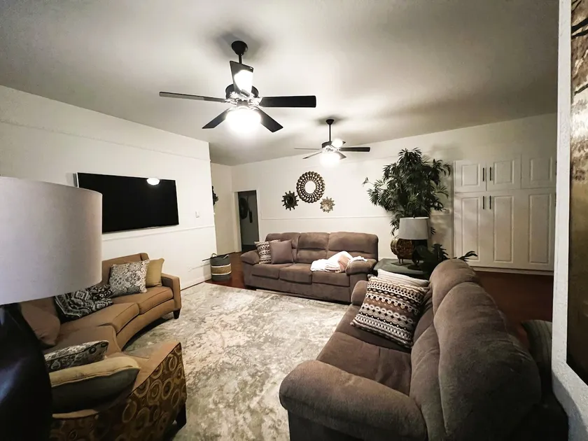 VALUE - Spacious! Breakfast, Comfy, Location! - Image 1
