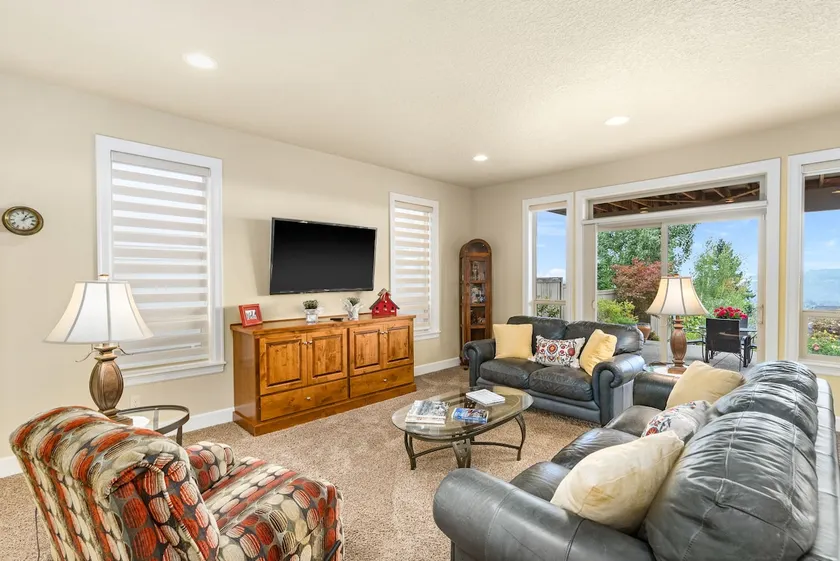 Spotless, Spacious & Private 2 Bedroom Guest Suite - Image 1