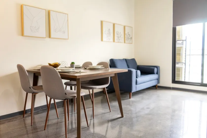 Lovely 2-Bedroom Apt Downtown w/ Parking + AC +Gym - Image 1