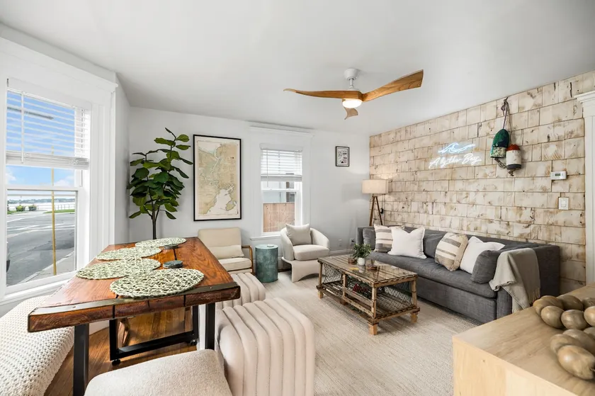 Walk to Downtown & Harbor | Patio Grill | King Bed - Image 1