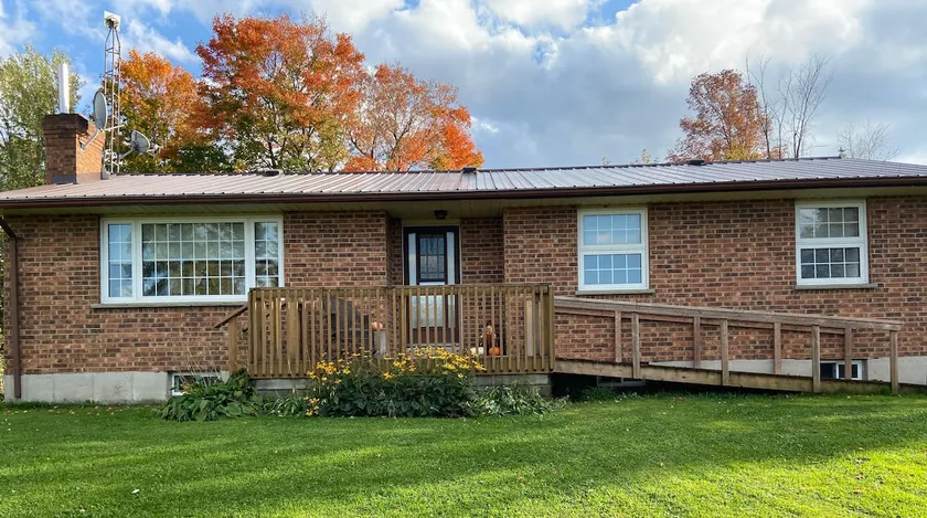 Maple Forest Country Cottage - Image 1