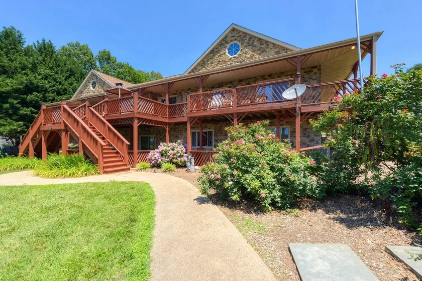 Tiki House, perfect large family getaway! - Image 1