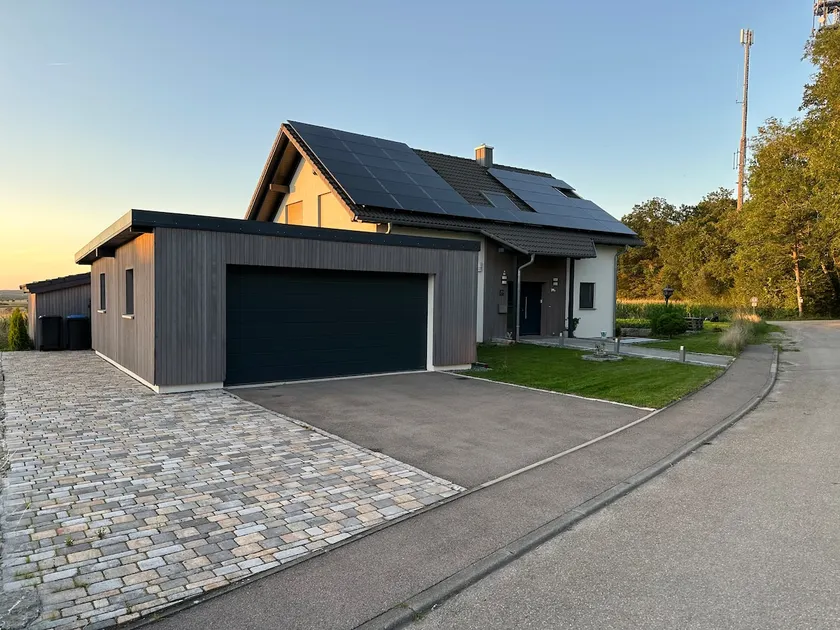 Holiday home with outdoor sauna - Image 1
