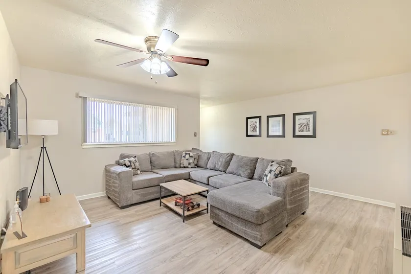 4 Bedroom retreat in town center - Image 1