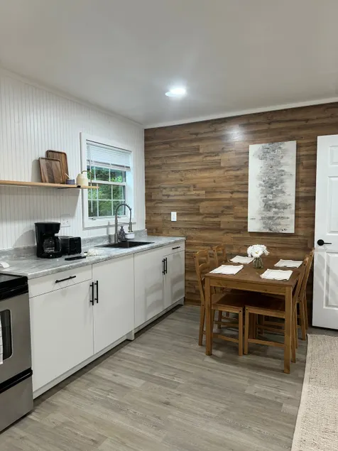 Cozy Minimalistic 1BR Home | Fast WiFi & TV - Image 1