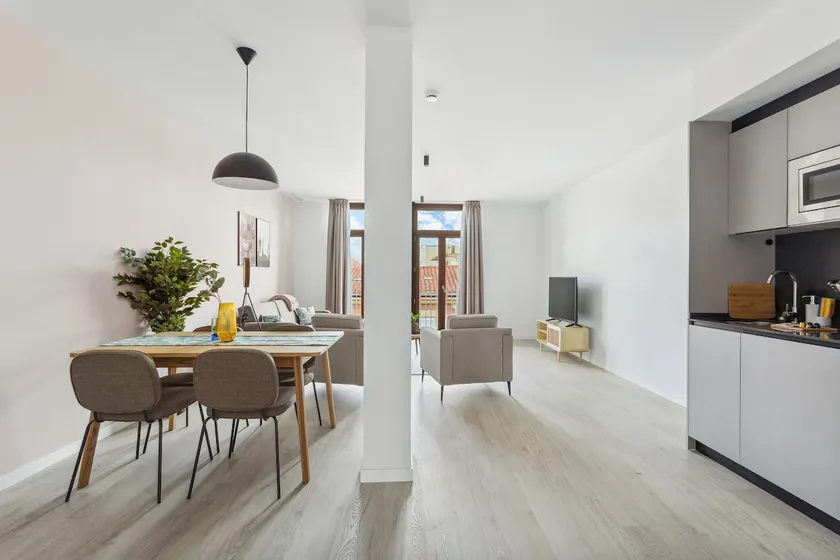 limehome Valencia Cadiz | 1-Bedroom Apt + Balcony - Image 1